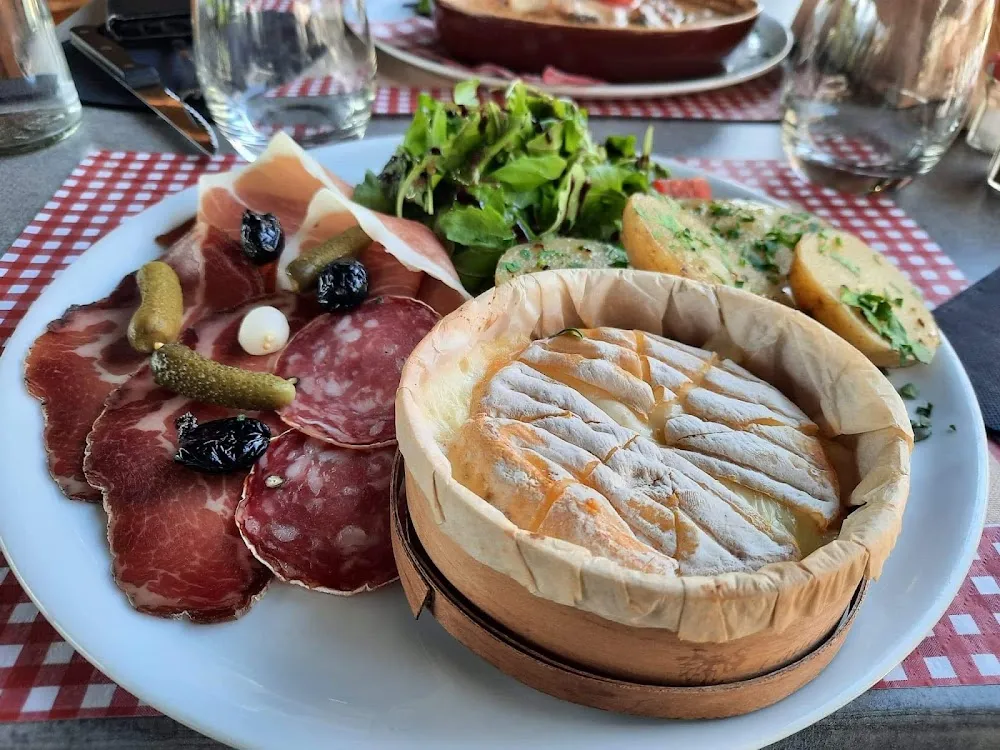 Boîte Chaude Et Sa Charcuterie